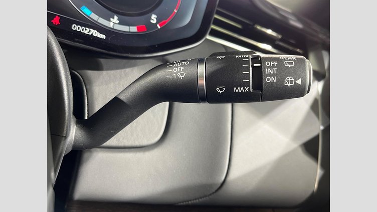 2024 認定中古車 Land Rover Range Rover オストゥーニパールホワイト（お取り扱いの有無については正規ディーラーにお問い合わせください） D350 AWD MHEV（AT） スタンダードホイールベース Autobiography