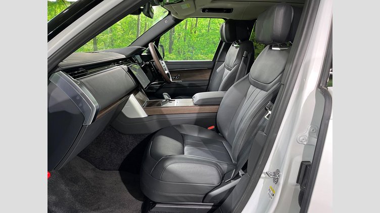 2024 認定中古車 Land Rover Range Rover オストゥーニパールホワイト（お取り扱いの有無については正規ディーラーにお問い合わせください） D350 AWD MHEV（AT） スタンダードホイールベース Autobiography