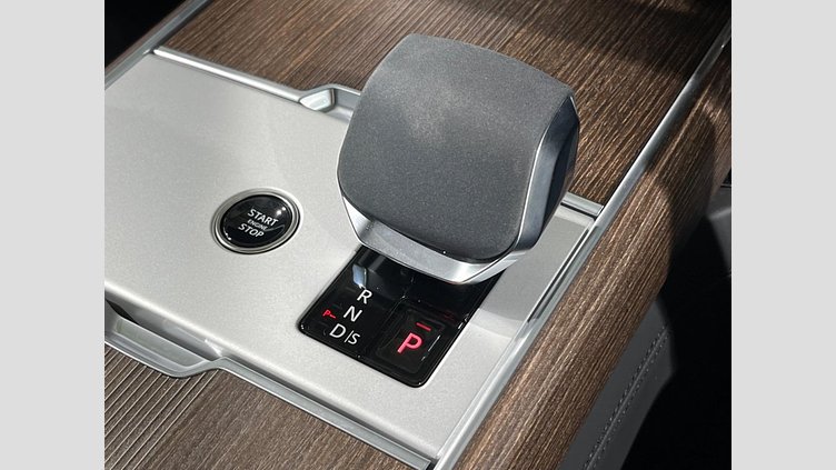 2024 認定中古車 Land Rover Range Rover オストゥーニパールホワイト（お取り扱いの有無については正規ディーラーにお問い合わせください） D350 AWD MHEV（AT） スタンダードホイールベース Autobiography