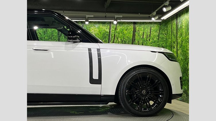 2024 認定中古車 Land Rover Range Rover オストゥーニパールホワイト（お取り扱いの有無については正規ディーラーにお問い合わせください） D350 AWD MHEV（AT） スタンダードホイールベース Autobiography