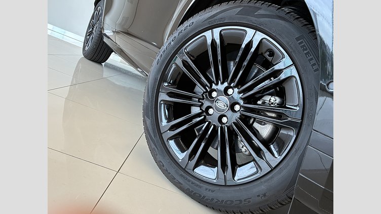 2024 認定中古車 Land Rover Range Rover Evoque サントリーニブラック プラグインハイブリッド（ガソリン） Standard Wheelbase DYNAMIC HSE