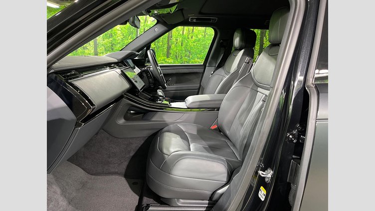 2025 認定中古車 Land Rover Range Rover Sport サントリーニブラック P550eプラグインハイブリッド（ガソリン） スタンダードホイールベース Dynamic SE