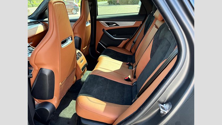2023 Вживаний Jaguar F-Pace Ostuni Pearl White P550 AWD AUTOMATIC SVR