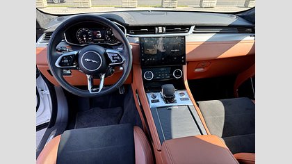 F-Pace 27