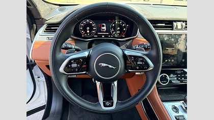 F-Pace 19