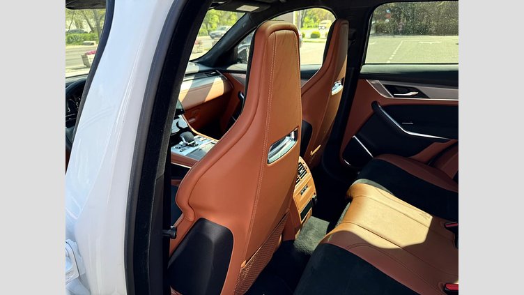 2023 Вживаний Jaguar F-Pace Ostuni Pearl White P550 AWD AUTOMATIC SVR