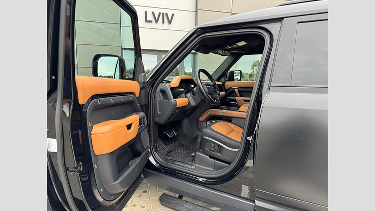 2022 Вживаний Land Rover Defender 110 Santorini Black 3.0 litre i6D​ 110