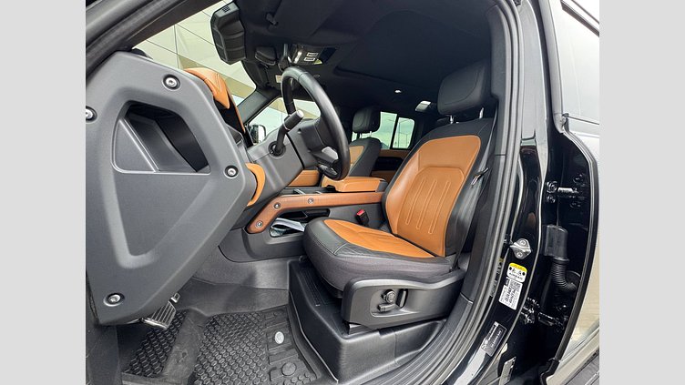 2022 Вживаний Land Rover Defender 110 Santorini Black 3.0 litre i6D​ 110