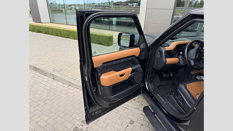2022 Вживаний Land Rover Defender 110 Santorini Black 3.0 litre i6D​ 110