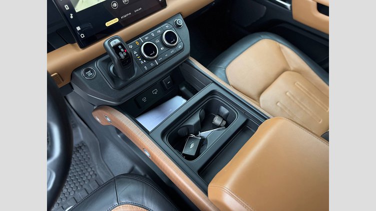 2022 Вживаний Land Rover Defender 110 Santorini Black 3.0 litre i6D​ 110