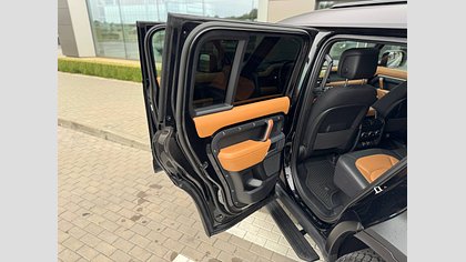 Defender 110 17