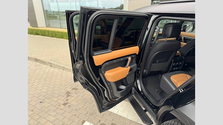 2022 Вживаний Land Rover Defender 110 Santorini Black 3.0 litre i6D​ 110