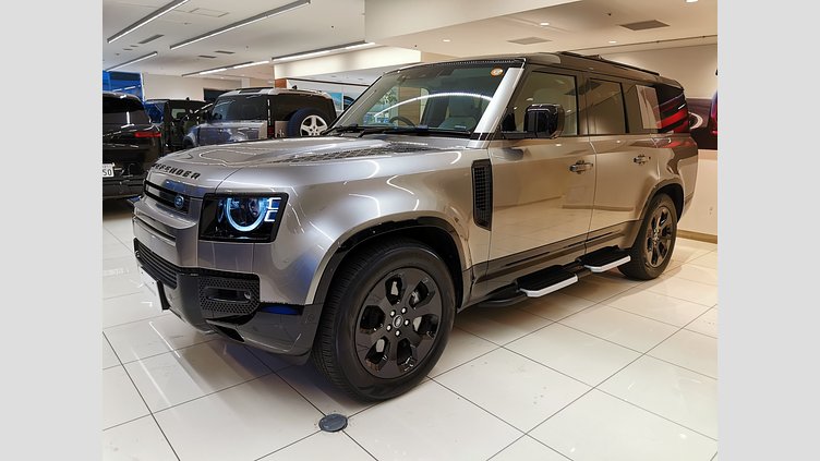 2024 認定中古車 Land Rover Defender 130 シリコンシルバー D350 ディーゼルマイルドハイブリッド X-Dynamic SE