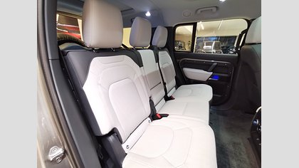 Defender 130 4