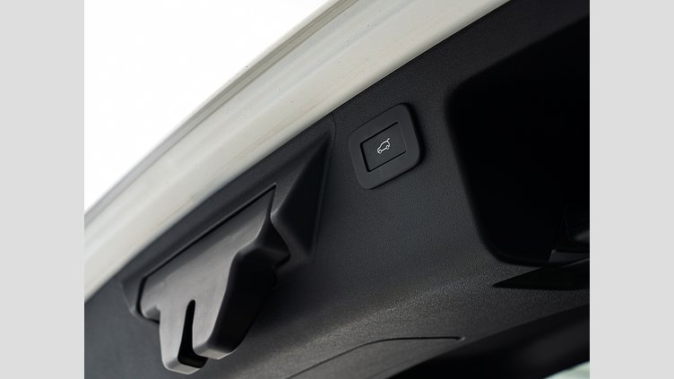 2024 認定中古車 Land Rover Discovery Sport フジホワイト P250（ガソリン） DYNAMIC SE　P250　5人乗り