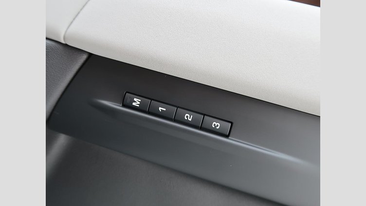 2024 認定中古車 Land Rover Range Rover Evoque Ostuni Pearl White 2.0 litre i4D​ Ｓ Ｄ２００