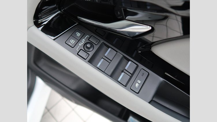 2024 認定中古車 Land Rover Range Rover Evoque Ostuni Pearl White 2.0 litre i4D​ Ｓ Ｄ２００