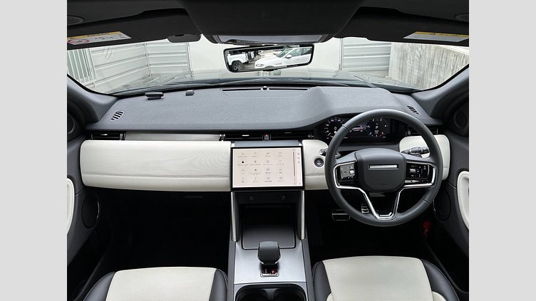 2024 認定中古車 Land Rover Discovery Sport Santorini Black 2.0 litre i4D​ ダイナミックSE 2.0L D200 5+2シート