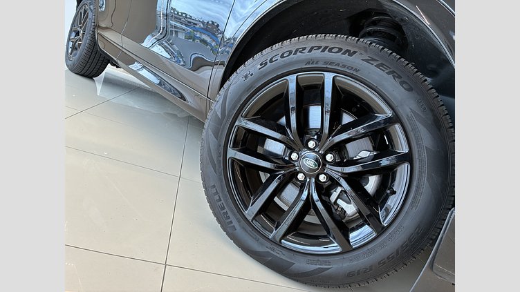 2024 認定中古車 Land Rover Discovery Sport Santorini Black 2.0 litre i4D​ ダイナミックSE 2.0L D200 5+2シート