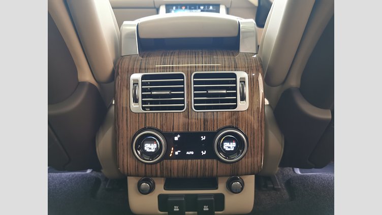 2020 認定中古車 Land Rover Range Rover サントリーニブラック 3.0リッターV6 258PS ディーゼル スタンダードホイールベース VOGUE