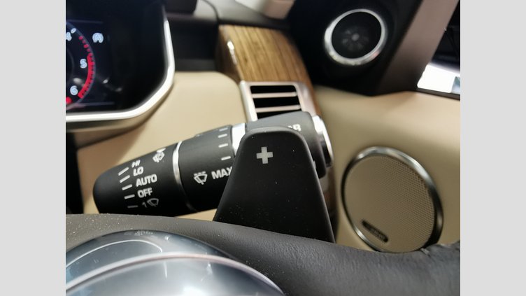 2020 認定中古車 Land Rover Range Rover サントリーニブラック 3.0リッターV6 258PS ディーゼル スタンダードホイールベース VOGUE