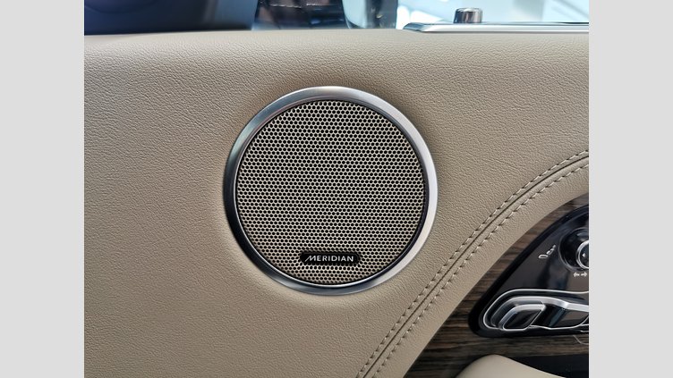 2020 認定中古車 Land Rover Range Rover サントリーニブラック 3.0リッターV6 258PS ディーゼル スタンダードホイールベース VOGUE