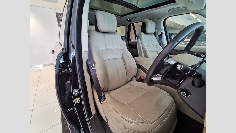 2020 認定中古車 Land Rover Range Rover サントリーニブラック 3.0リッターV6 258PS ディーゼル スタンダードホイールベース VOGUE