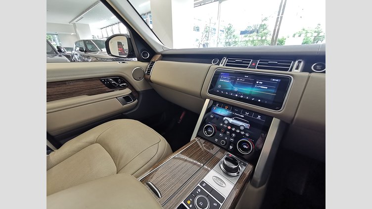 2020 認定中古車 Land Rover Range Rover サントリーニブラック 3.0リッターV6 258PS ディーゼル スタンダードホイールベース VOGUE