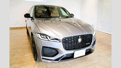 F-Pace 13