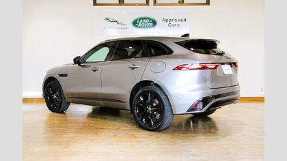 F-Pace 1
