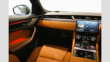 F-Pace 21
