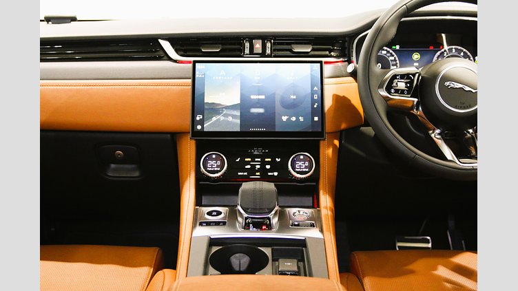 2024 認定中古車 Jaguar F-Pace アイガーグレイ P400e ガソリン プラグインハイブリッド R-DYNAMIC HSE