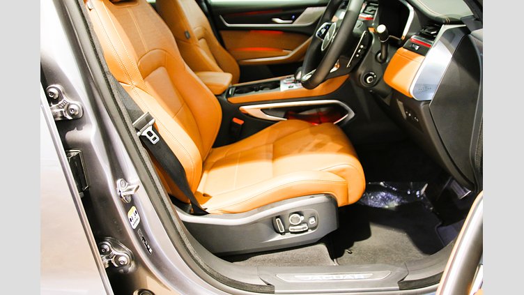 2024 認定中古車 Jaguar F-Pace アイガーグレイ P400e ガソリン プラグインハイブリッド R-DYNAMIC HSE