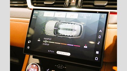 F-Pace 37