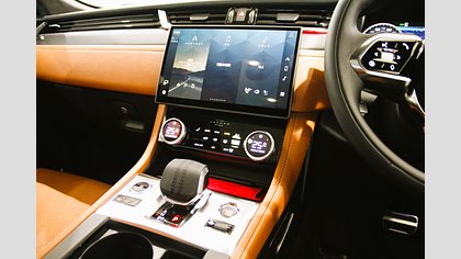 F-Pace 33