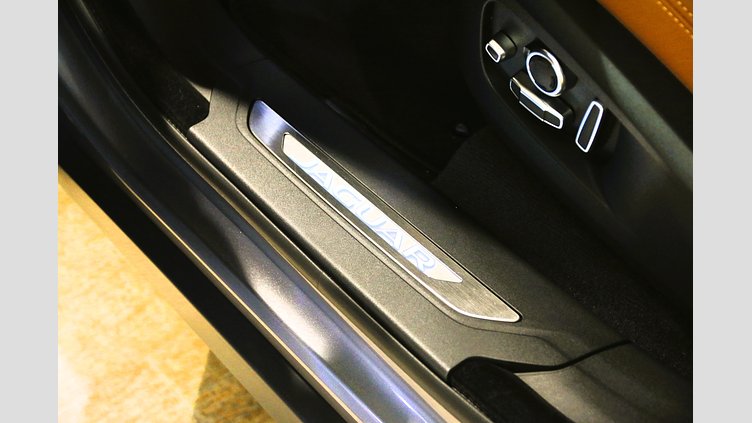 2024 認定中古車 Jaguar F-Pace アイガーグレイ P400e ガソリン プラグインハイブリッド R-DYNAMIC HSE