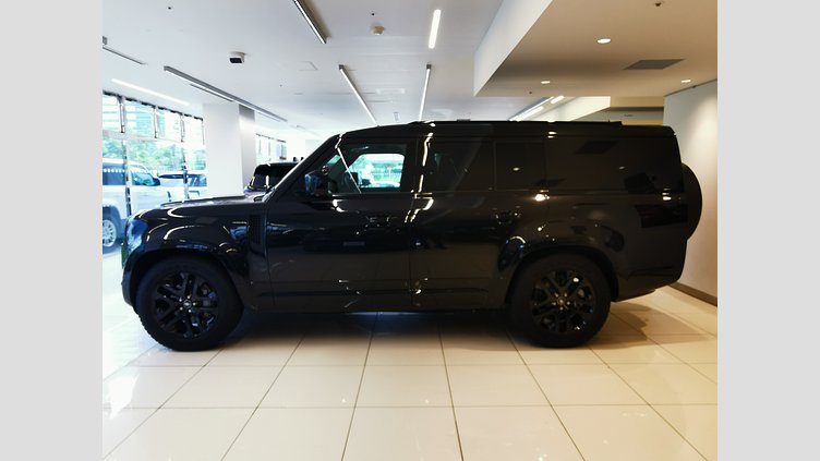 2024 認定中古車 Land Rover Defender 130 サントリーニブラック D300 AWD（AT） OUTBOUND