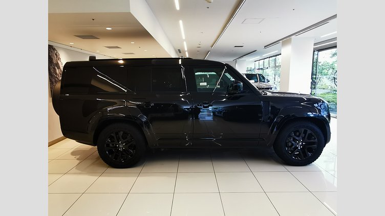 2024 認定中古車 Land Rover Defender 130 サントリーニブラック D300 AWD（AT） OUTBOUND