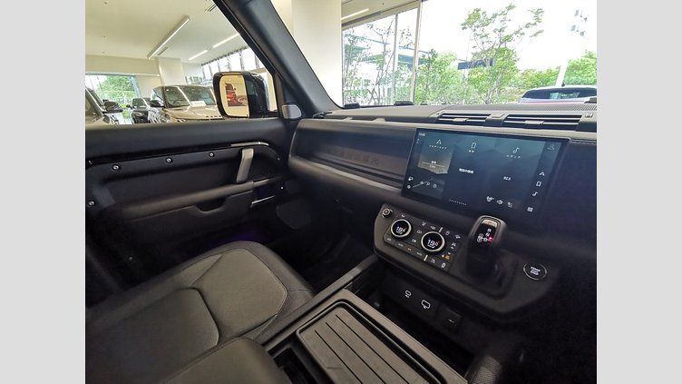 2024 認定中古車 Land Rover Defender 130 サントリーニブラック D300 AWD（AT） OUTBOUND