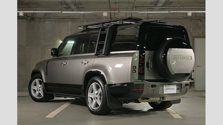2025 認定中古車 Land Rover Defender 130 シリコンシルバー D350 ディーゼルマイルドハイブリッド X-Dynamic SE