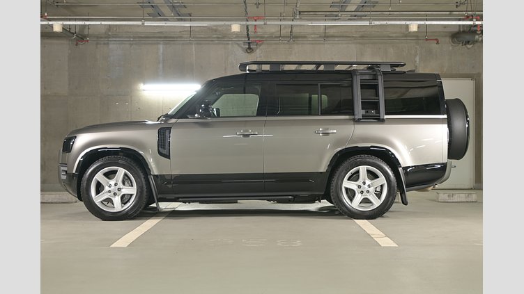 2025 認定中古車 Land Rover Defender 130 シリコンシルバー D350 ディーゼルマイルドハイブリッド X-Dynamic SE