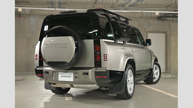 2025 認定中古車 Land Rover Defender 130 シリコンシルバー D350 ディーゼルマイルドハイブリッド X-Dynamic SE