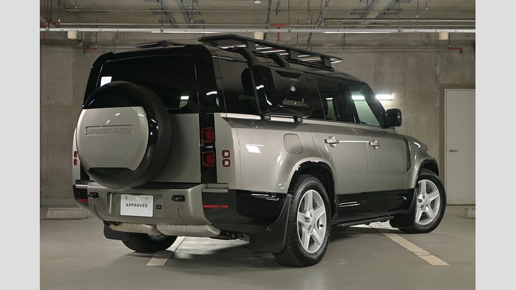 2025 認定中古車 Land Rover Defender 130 シリコンシルバー D350 ディーゼルマイルドハイブリッド X-Dynamic SE