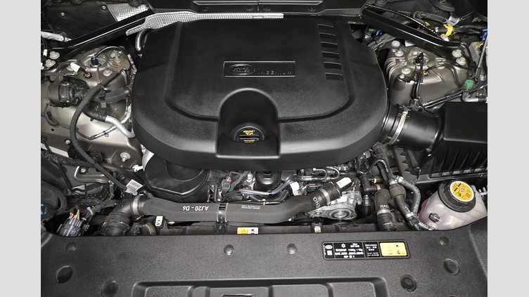 2025 認定中古車 Land Rover Defender 130 シリコンシルバー D350 ディーゼルマイルドハイブリッド X-Dynamic SE
