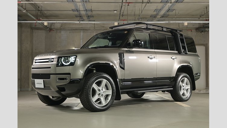 2025 認定中古車 Land Rover Defender 130 シリコンシルバー D350 ディーゼルマイルドハイブリッド X-Dynamic SE