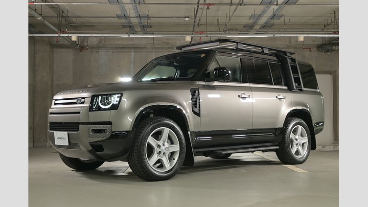 2025 認定中古車 Land Rover Defender 130 シリコンシルバー D350 ディーゼルマイルドハイブリッド X-Dynamic SE
