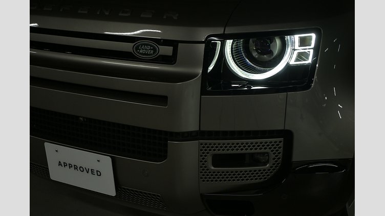 2025 認定中古車 Land Rover Defender 130 シリコンシルバー D350 ディーゼルマイルドハイブリッド X-Dynamic SE