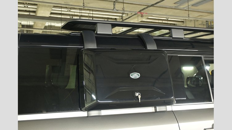 2025 認定中古車 Land Rover Defender 130 シリコンシルバー D350 ディーゼルマイルドハイブリッド X-Dynamic SE