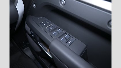 Defender 130 44