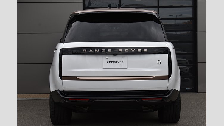 2024 認定中古車 Land Rover Range Rover オストゥーニパールホワイト（お取り扱いの有無については正規ディーラーにお問い合わせください） 615 AWD（AT） ロングホイールベース SV